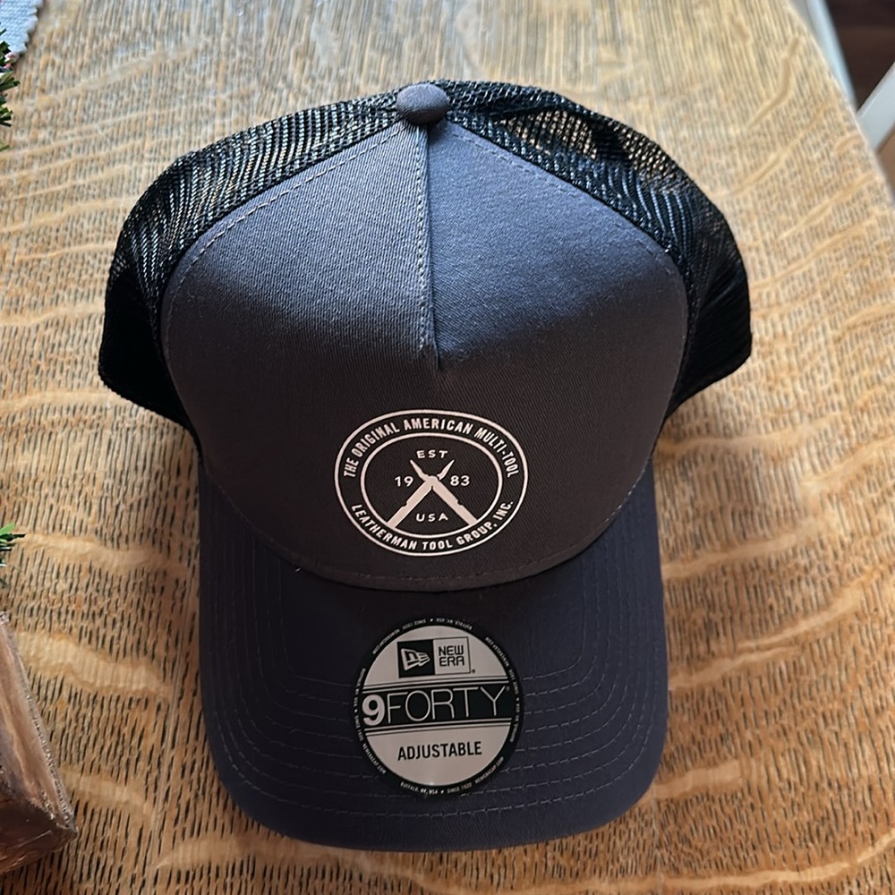 NWT Leatherman logo Trucker snap back hat. Dark gray with black mesh back. - Picture 3 of 4